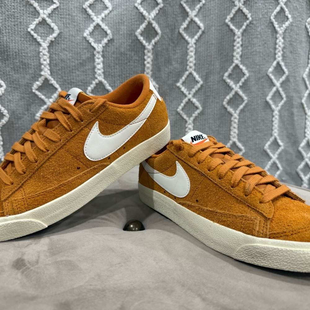 Nike Woman’s Blazer 77 Vintage Sneakers